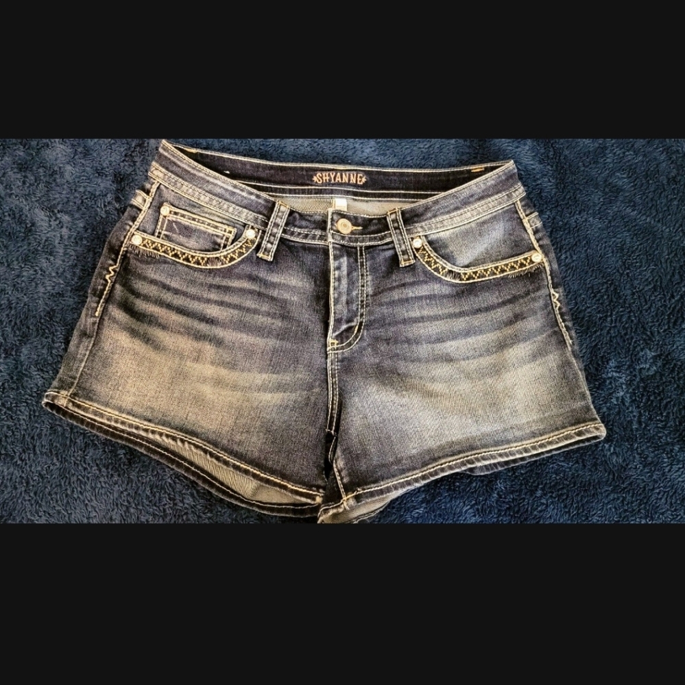 SHYANNE Shorts Size 30